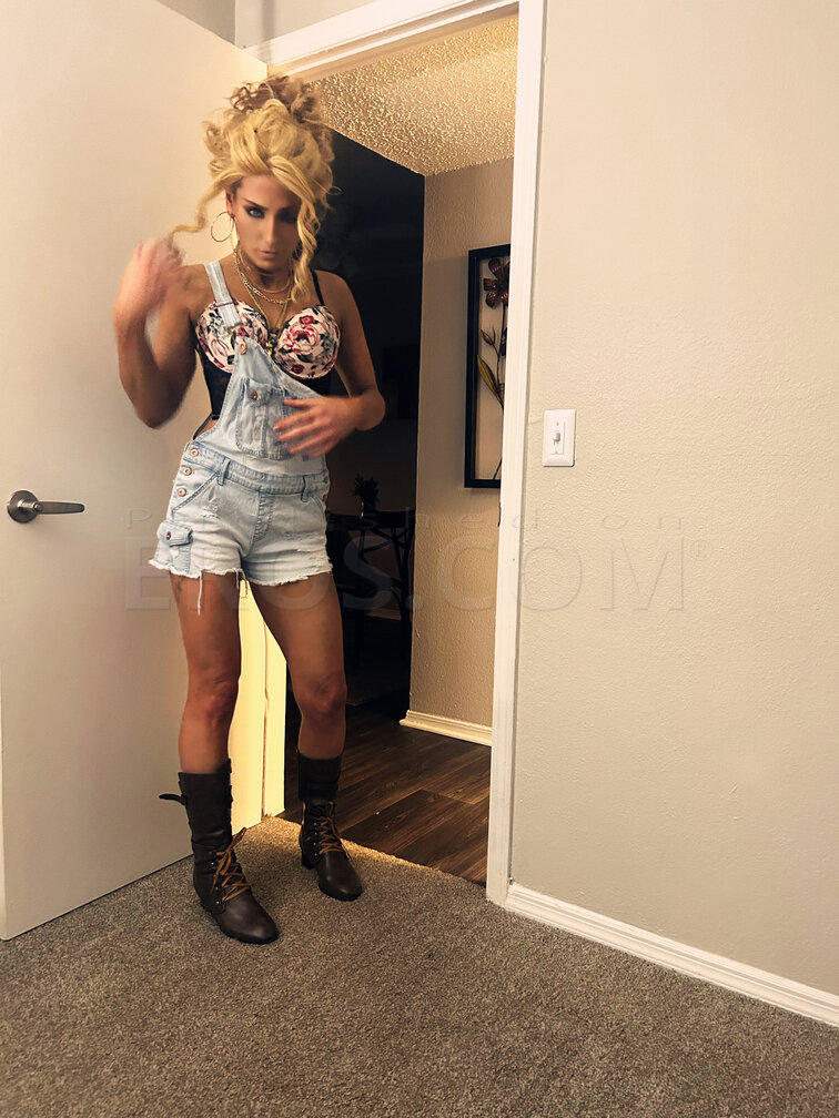 Uptown IzzAbella